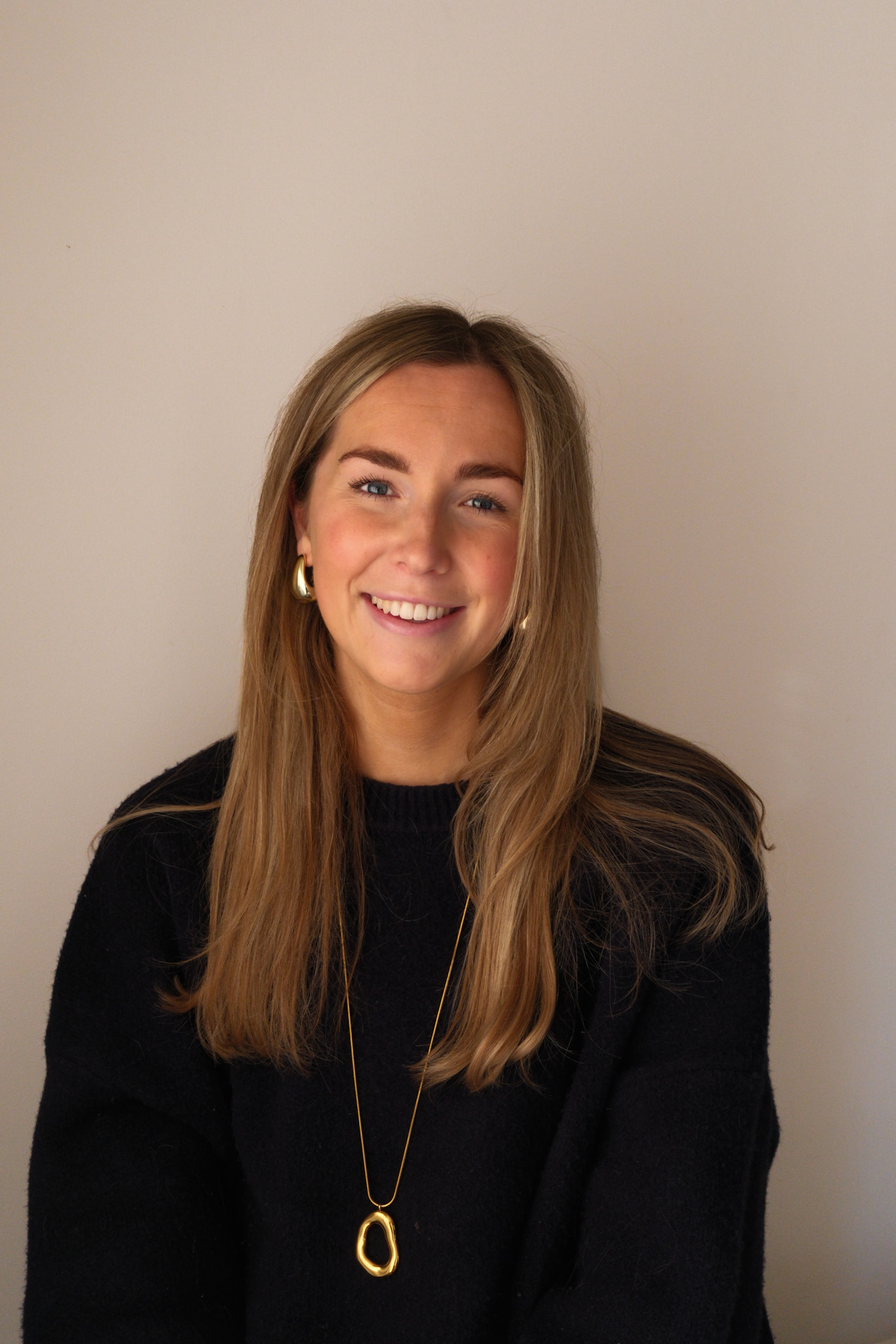 Portret van Fieke van Gemert, vierdejaars student Commerciële Economie en web developer